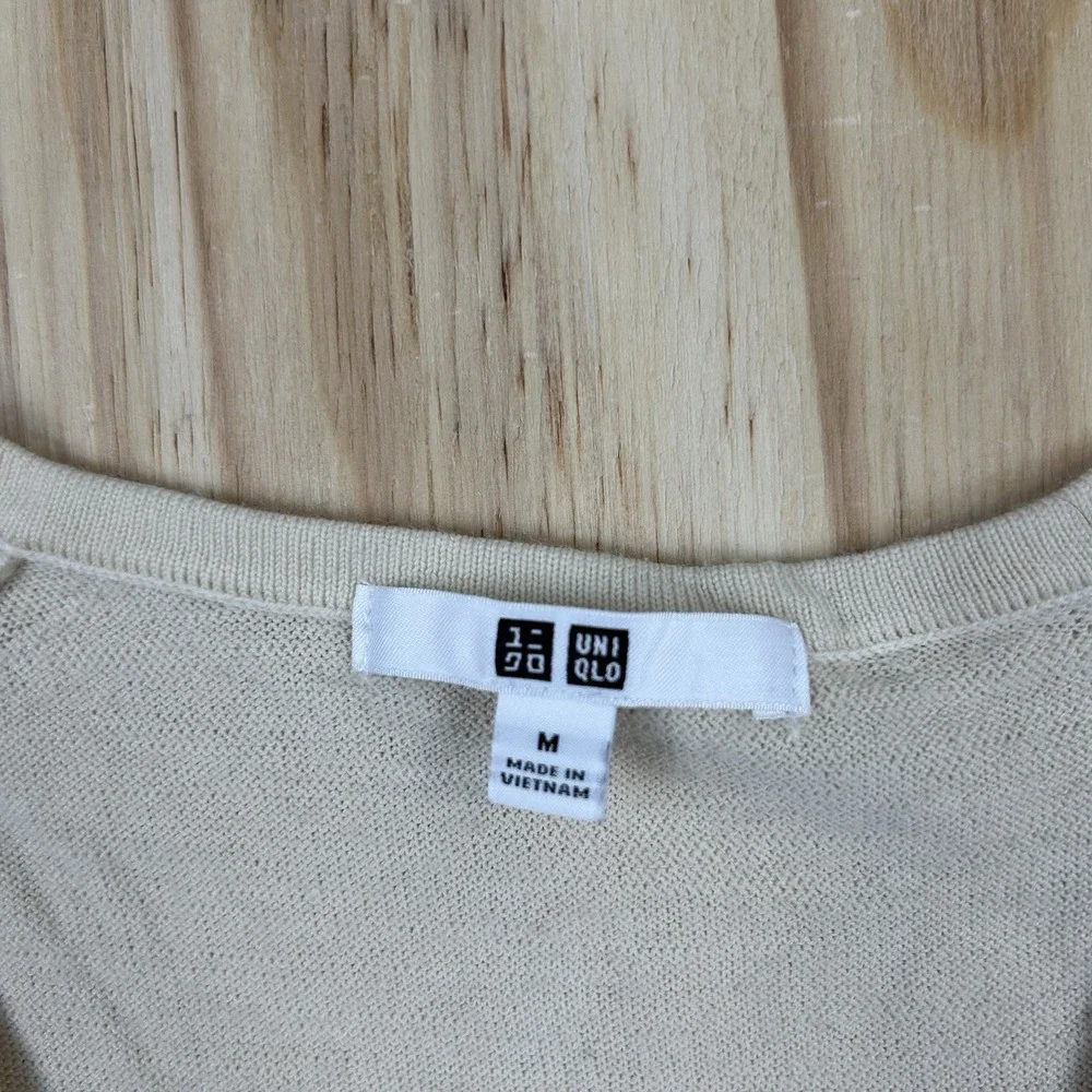 Uniqlo Women's Medium Beige Tan Lightweight V-Neck Wool Sweater Minimalist